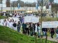 Bij acties voor een betere cao liep personeel van het Amphia in Breda een paar weken geleden nog in een protestmars rond het ziekenhuis.