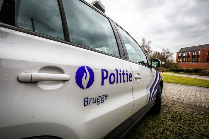 Een agent van de lokale politie Brugge raakte bij het incident gewond.
