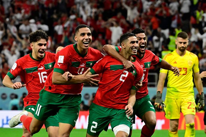 Feest bij de spelers van Marokko, die historie schrijven voor hun land.