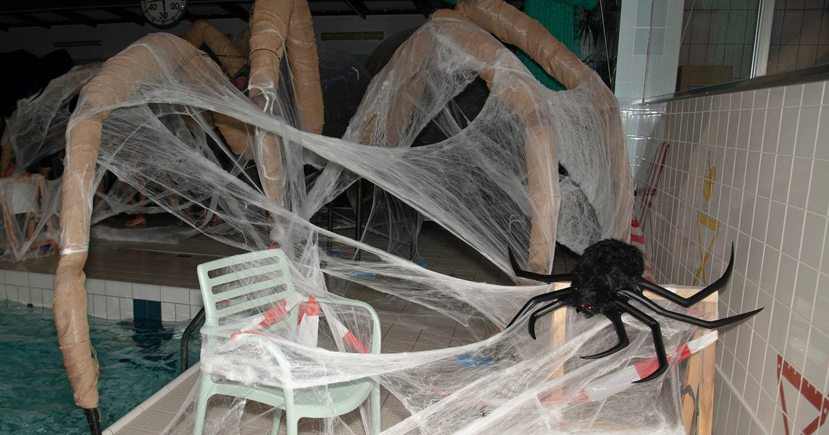 In Beeld Griezelen tijdens Halloween in zwembad Olympos Dendermonde