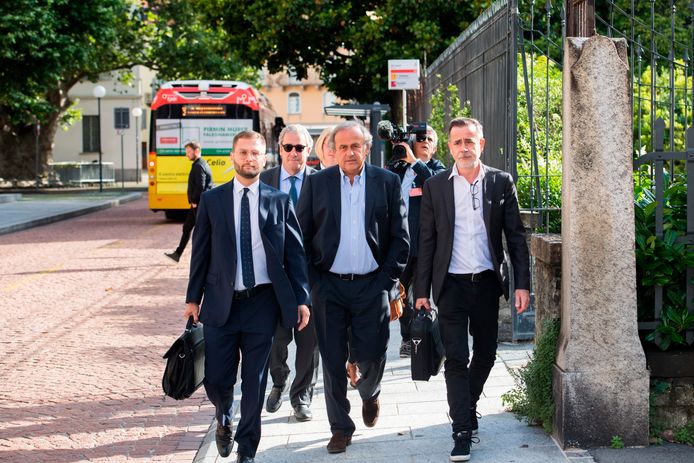 Michel Platini komt aan voor zijn proces in Zwitserland.
