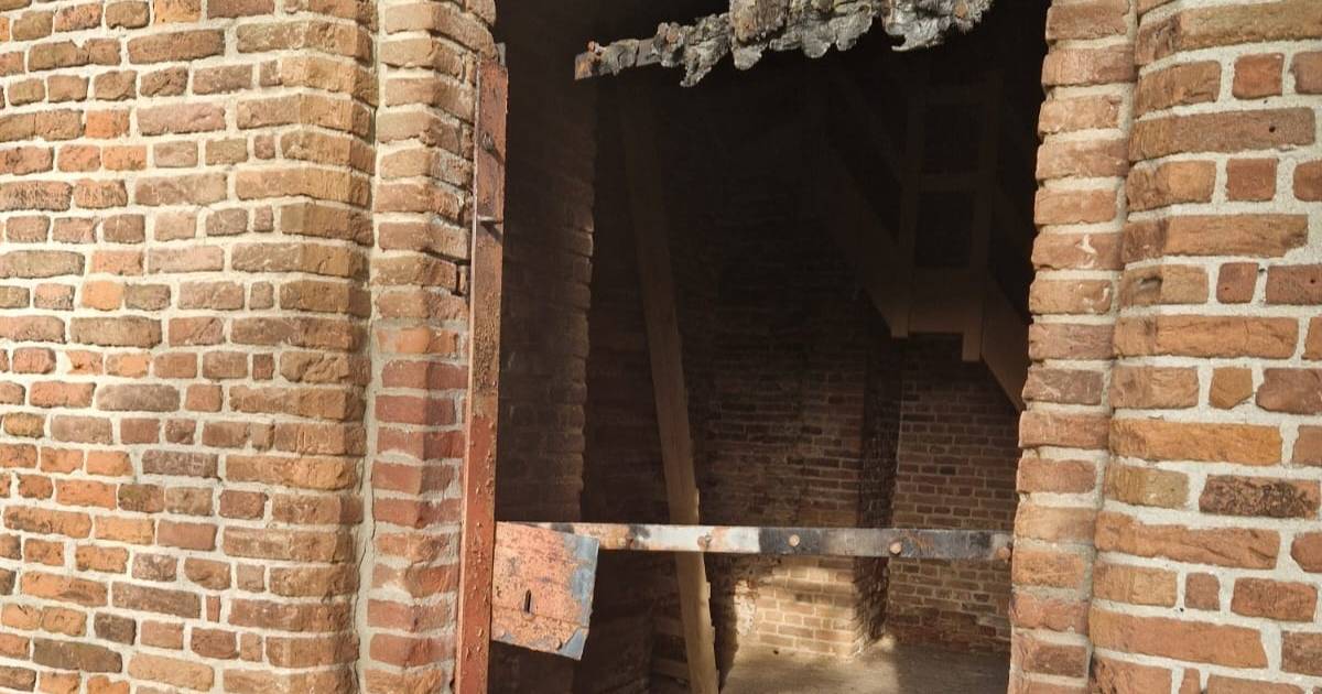 Vandalen houden flink huis rond pas opgeknapte Oude Toren in Oostelbeers: ‘Geen enkel respect voor h