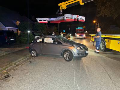 Car overturns in Aartselaar: driver taken to hospital with injuries