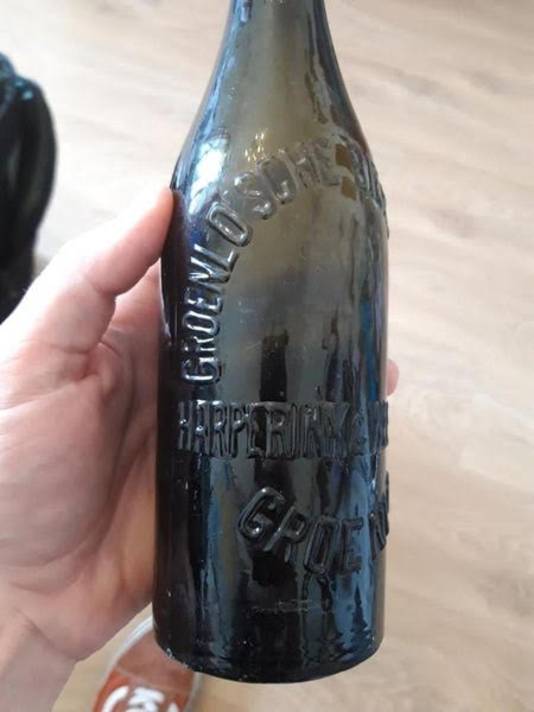Zeldzame 100 Jaar Oude Grolsch Beugelfles Opgegraven In Dinxperlo Naar Het Museum Aalten Gelderlander Nl