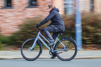 “Prachtige looks en een ongezien pluimgewicht, maar ook één groot nadeel”: expert test de Ampler Juna e-bike