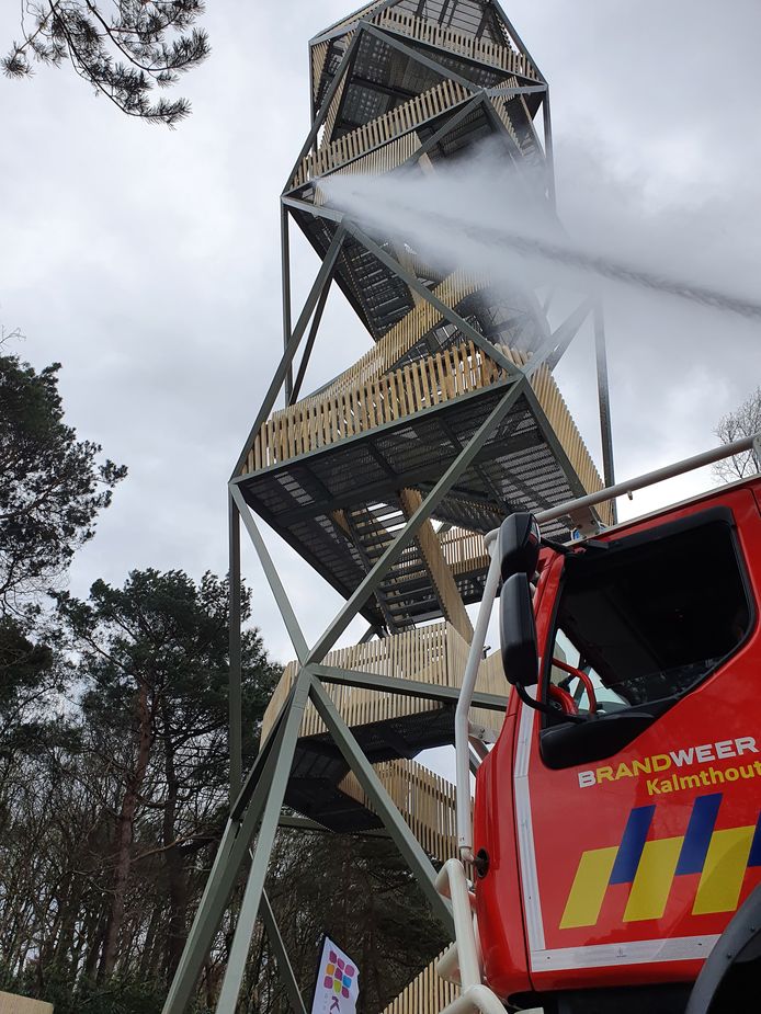 De nieuwe brandtoren op de Kalmthoutse Heide is officieel in gebruik genomen. Voor de brandwachters zal het veel comfortabeler werken zijn.