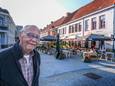 Jean-Pierre Tack, op de kop van de gezellige Kapucijnenstraat, kant Broelkaai.