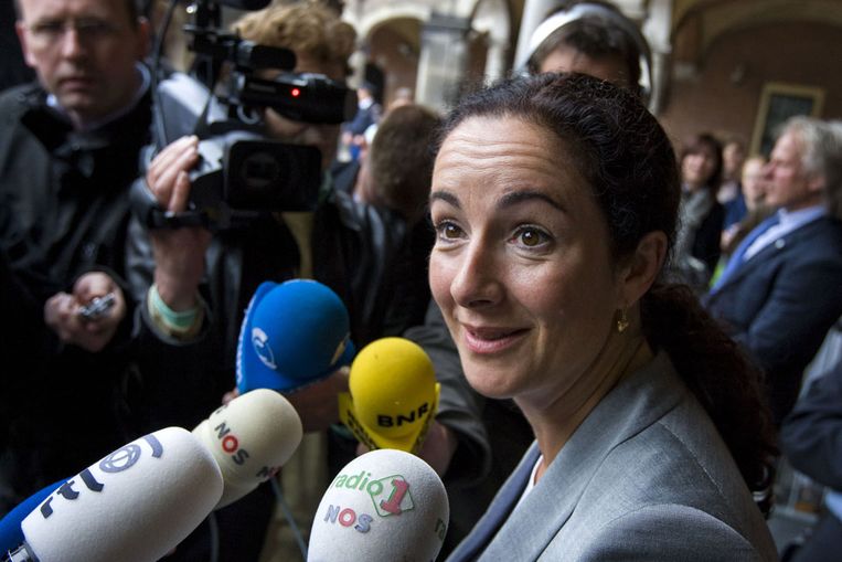 Femke Halsema staat op het Binnenhof in Den Haag de pers te woord na haar gesprek met informateur Uri Rosenthal. GroenLinks wil graag deelnemen in een eventueel Paars-plus kabinet. (ANP) Beeld 