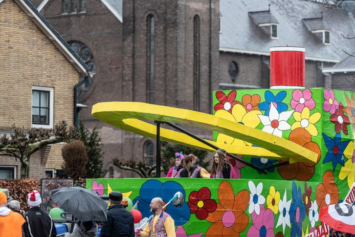 Beeld van de carnavalsoptocht door Iseldonk. Foto: Jan Ruland van den Brink