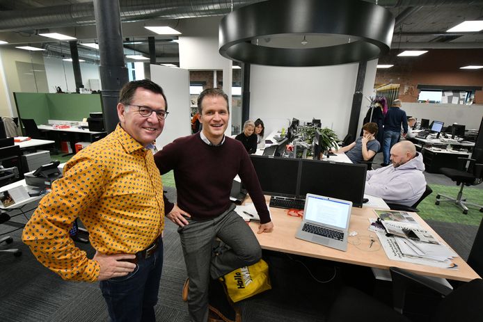 Lokale omroep 1Twente, met hoofdredacteur Henk ten Harkel (links) en directeur Flip van Willigen.