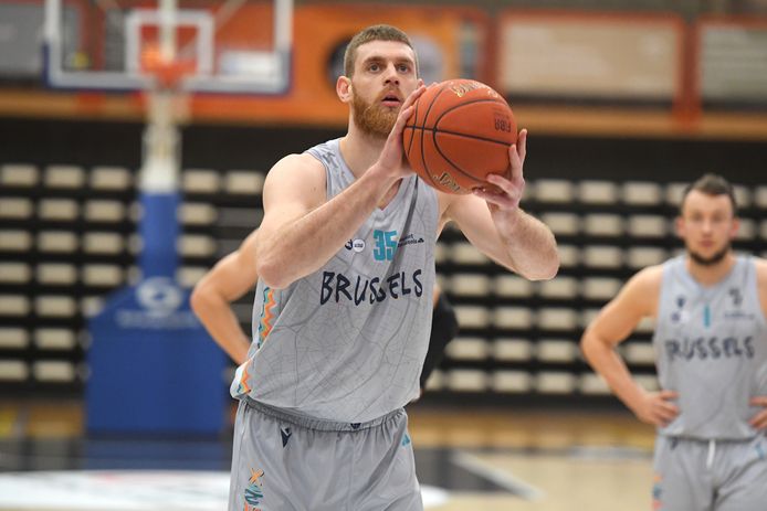 Ivan Karacic werkt zich meer en meer in bij Phoenix Brussels.