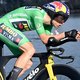 Wout van Aert slaat dubbelslag in Parijs-Nice: tijdritzege én gele trui