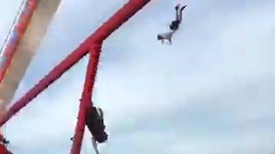Kermisgangers uit attractie geslingerd: dode en zeven gewonden