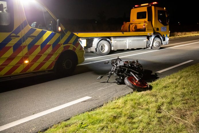 De motorrijder raakte gewond.