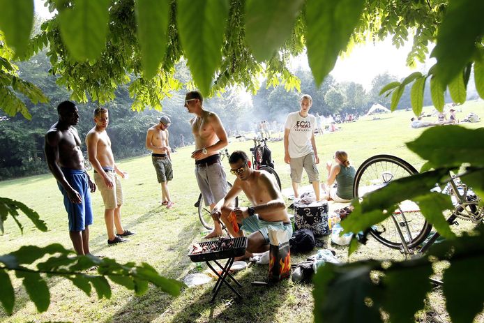 Foto ter illustratie. Het was vandaag heerlijk weer voor de barbecue, maar de temperaturen nemen al weer af.