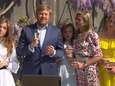 Prinses Beatrix feliciteert koning via video-verbinding, familieleden zingen hem toe