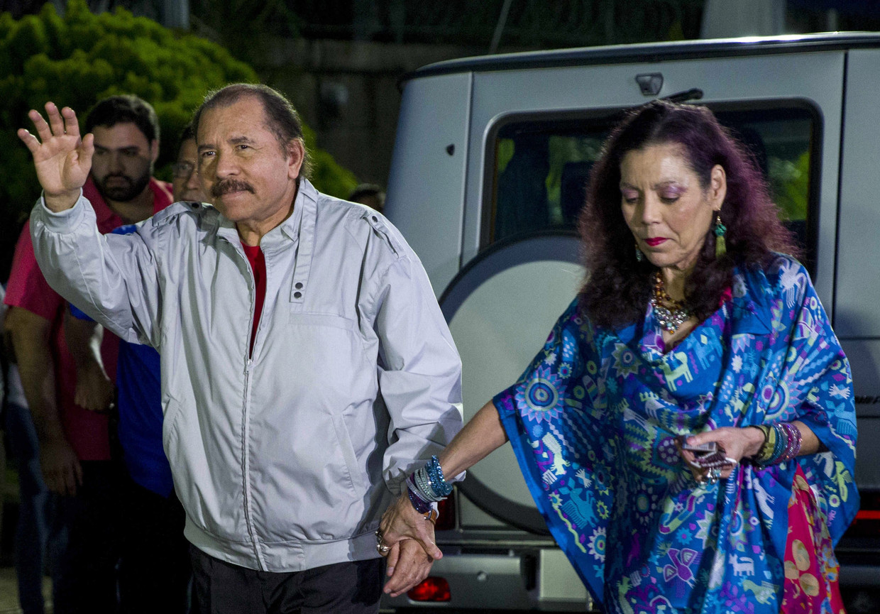 President Daniel Ortega en zijn vrouw Rosario Murillo in 2016. Beeld EPA