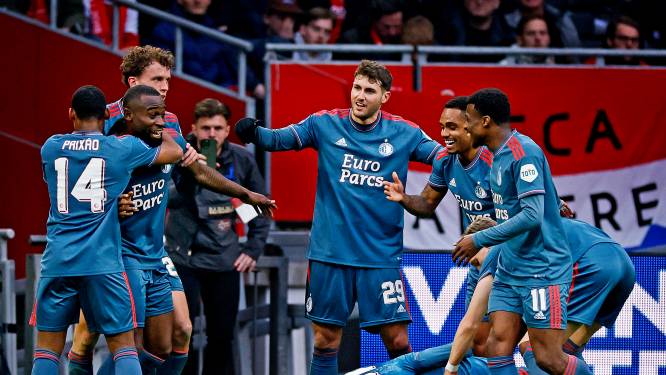 Feyenoord deelt mokerslag uit in titelstrijd met eerste Klassieker-zege bij Ajax sinds 2005