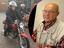 Gerrit uit Hengelo is 90 jaar en rijdt nog steeds motor: ‘Mijn vrouw wil dat ik stop, gaat niet gebeuren’