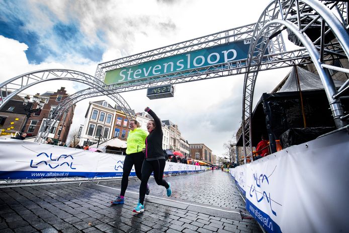 De finish van de Stevensloop.