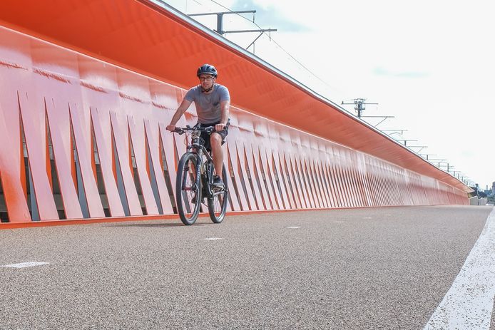 Een fietssnelweg zoals op deze foto moet een snelle en veilige verbinding gaan vormen tussen het oostelijke en westelijke deel van Gorinchem, zeker met de snelle ontwikkeling van Noord, vindt VVD Gorinchem.