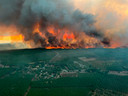 Een luchtfoto van een bosbrand bij Saint Magne in het zuidwesten van Frankrijk.