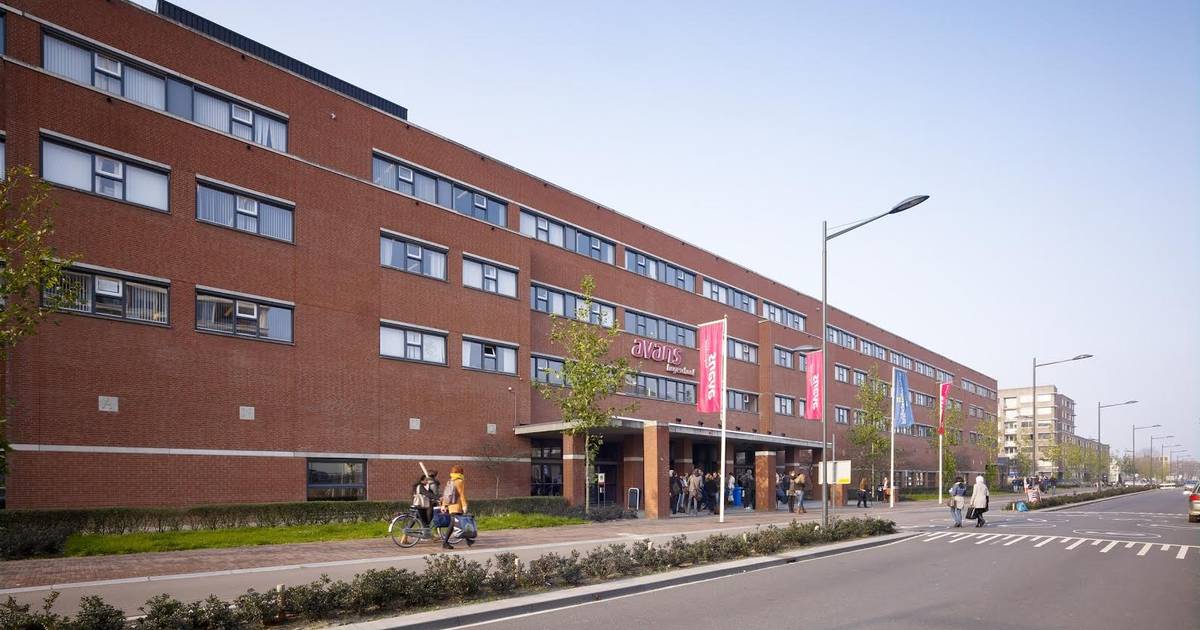 Voor oefening ruim 5.000 studenten uit gebouw Avans Hogeschool in