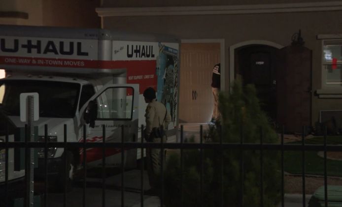 Politie in Las Vegas doorzoekt de garage van de familie.