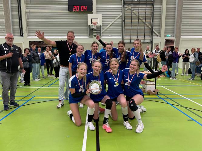 Jeugdige volleybalsters van DeVoKO uit Denekamp  winnen Nederlandse titel met overmacht: ‘We hebben clubhistorie geschreven’