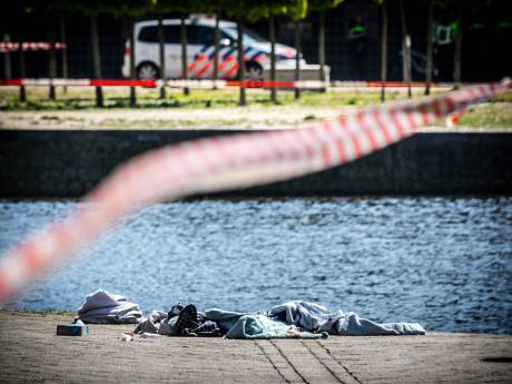 Verwarde man steekt drie mensen neer in Den Haag