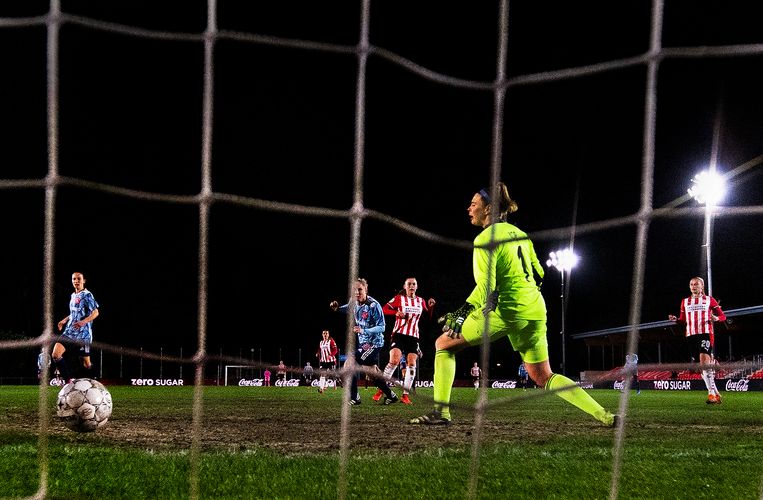 Vrouwen Van Psv Winnen Topper Tegen Ajax En Nemen Afstand Van Concurrentie De Volkskrant