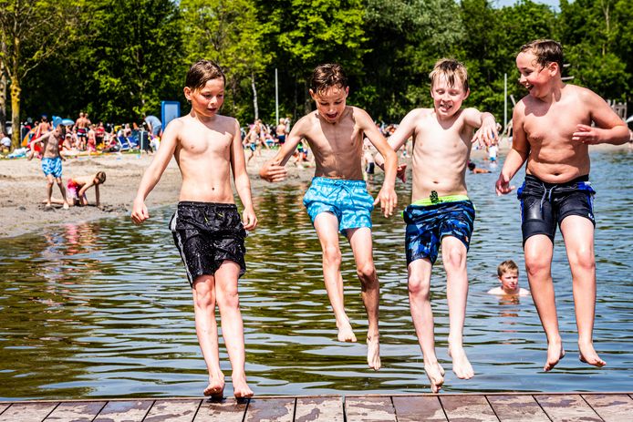 Waterpret bij drukke Zegerplas op Hemelvaartsdag, ruim een week geleden.