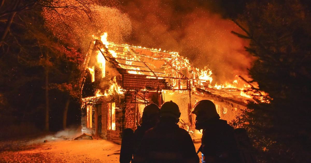 Houten huis in Sterksel verwoest door brand