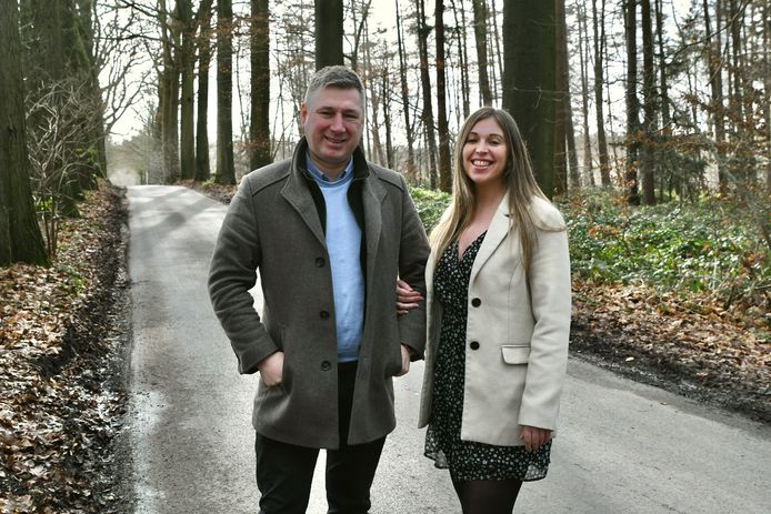 Steven Madou en Annelies Declerck van Madou vastgoed op één van hun favoriete plekjes in de bosrijke omgeving van Wingene.