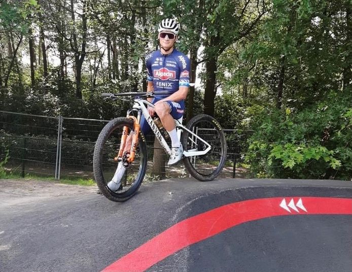 Mathieu van der Poel op de pumptrack in Schoten