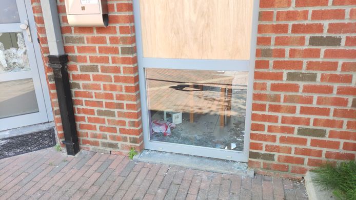 De politie sloeg een raam in van de woning om de huisarts te kunnen bevrijden