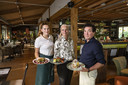 Bente, Marcella en Bas Vunderink (vanaf links).