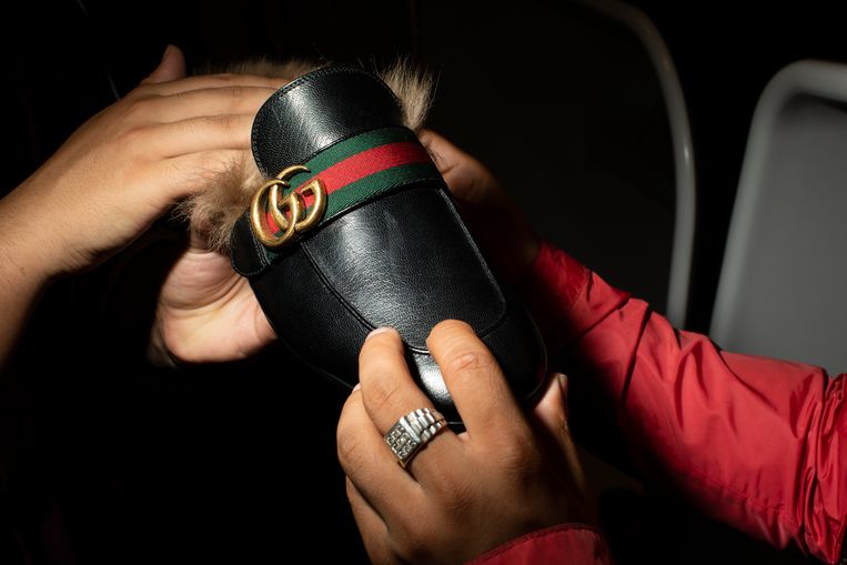 mannelijk Mam zakdoek Gucci, Versace, Dolce & Gabbana: Het belang van dure merkkleding voor  Marokkaanse jongeren