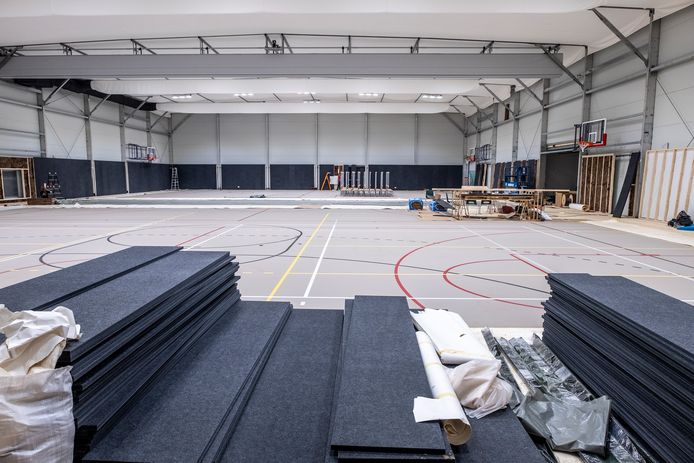 De opening van de nieuwe sporthal in Gennep is met een paar weken uitgesteld.