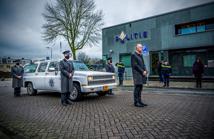 Een laatste groet voor Jan Blaauw, de kleurrijke oud-hoofdcommissaris van de Rotterdamse politie.
