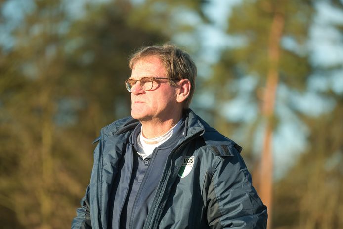 Dwight Lodeweges zag VVOG zaterdag met 1-2 verliezen van Urk. De trainer is bezig aan zijn laatste maanden in Harderwijk.