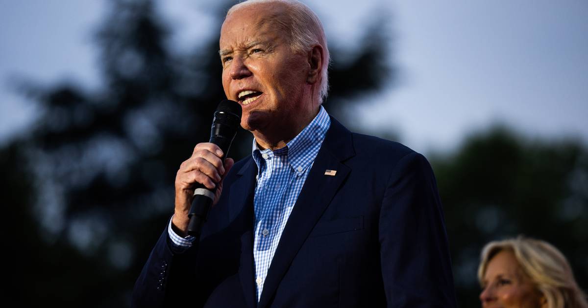 Biden hapert opnieuw in het openbaar: president gaat mist in tijdens twee interviews en toespraak