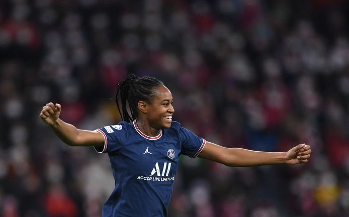 Marie-Antoinette Katoto was twee keer trefzeker voor PSG in München.