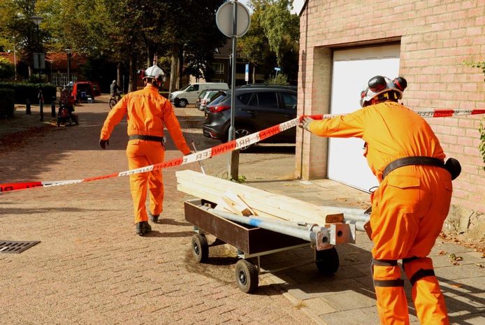 Les services d'urgence du bâtiment touché à Vught.