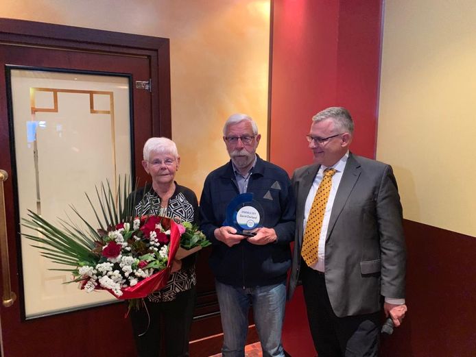 Biljarter Gerrit Dorland (84) speelde in de Kuip tegen Coen Moulijn, nu ...