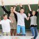 Helpt springen in de klas de leerprestaties?