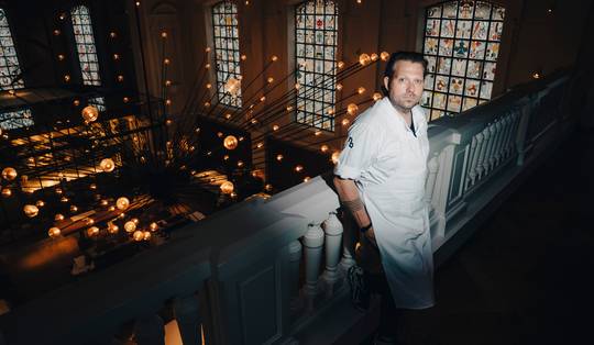 Nick Bril voor de rechter na dronken ongeval met hulpkok: topchef vervolgd voor vijf feiten