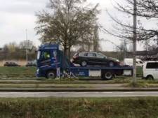Verschillende wagens getakeld die langs parcours van de Marathon van Gent stonden 