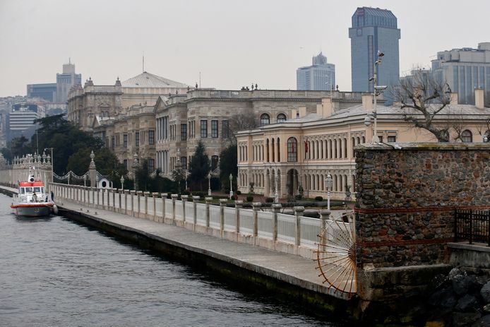 De onderhandelingen vinden plaats in het presidentiële Dolmabahce-paleis