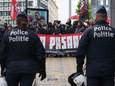 Demonstraten van de antifascismebeweging Antifa demonstreren in Brussel voordat de topconferentie van Europese rechts-conservatieven wordt verboden.